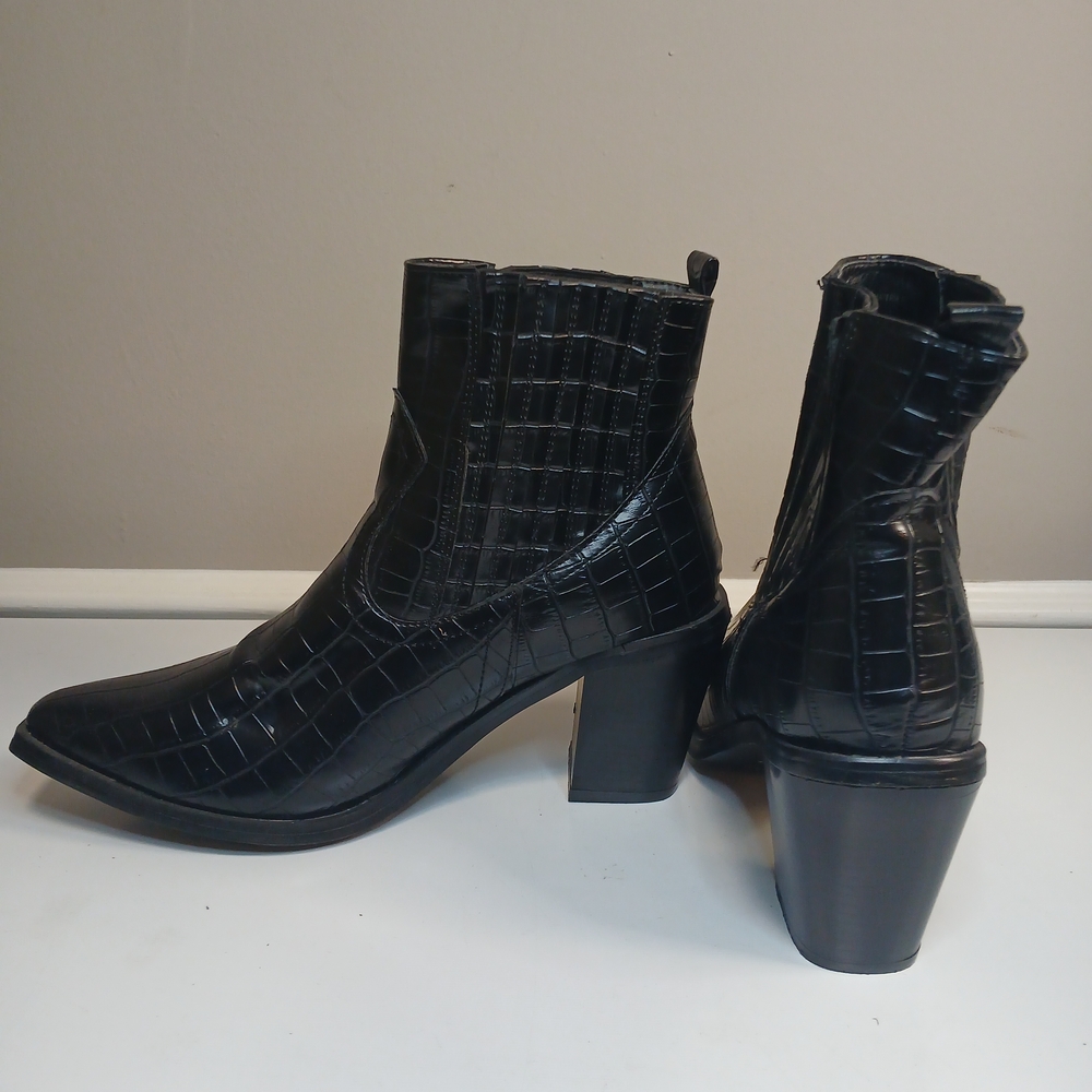 Black Faux Leather Croc Pattern Pull On Block Heel Ankle Boot 11